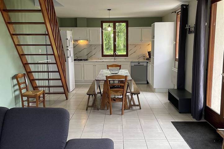 Gîte pour 14 personnes, avec jardin et piscine, animaux acceptés