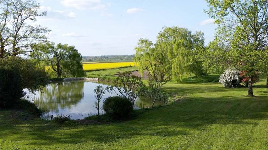 Location de vacances pour 2 personnes, avec terrasse ainsi que vue et jardin à Néré - 2