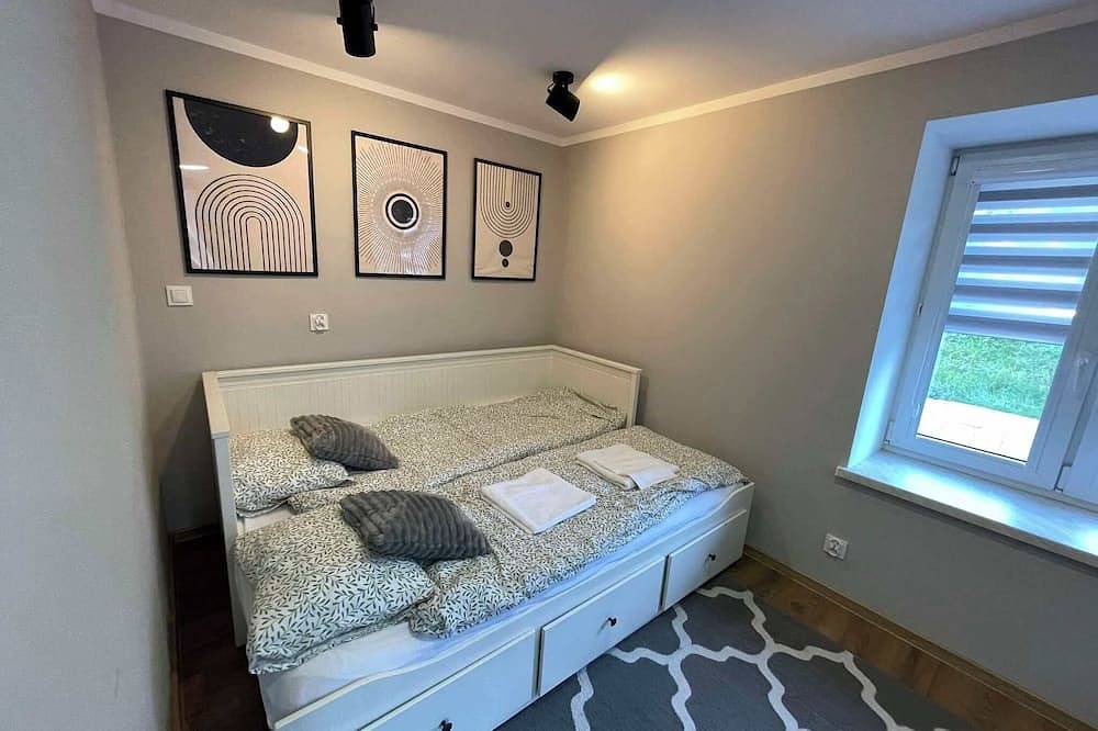 Ganze Wohnung, Cozy Apartment located in the City Center in Dębica with Wifi, pet-friendly in Karpatenvorland