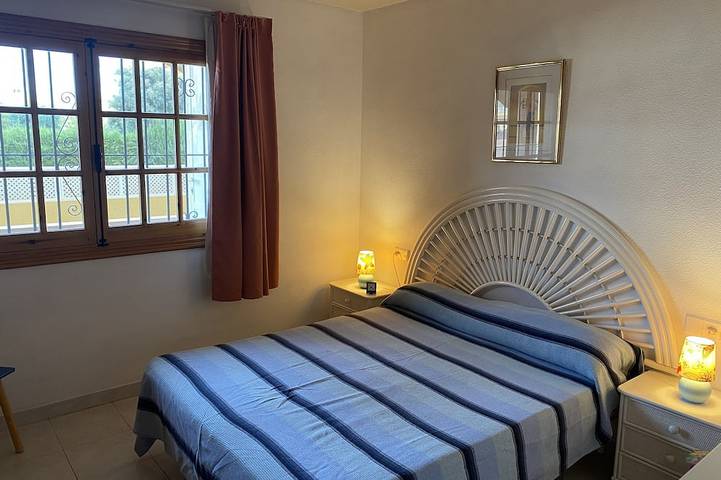 Entire apartment, Ground floor apartment with 20m shared, key-only-access pool directly in front. in Cartagena, Costa Cálida