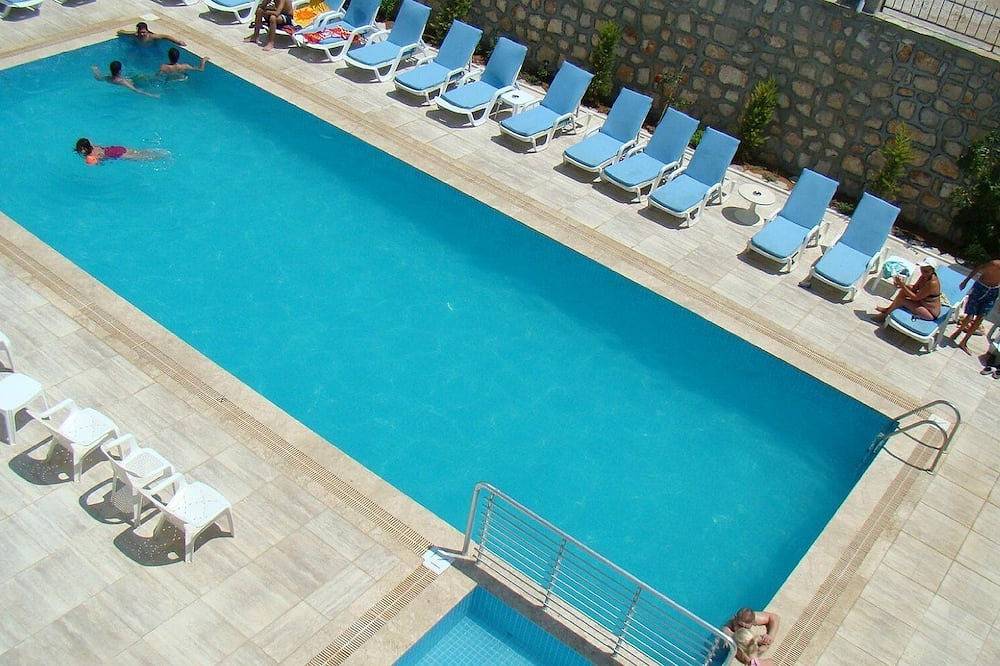 Entire apartment, Family Apartment 5 minutes to beach with swimming pool and  snack restaurant in Didim, Aydın Province