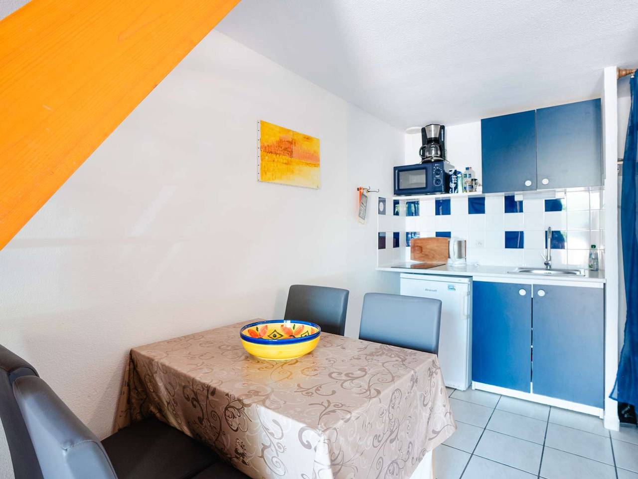 Mezzanine studio with pool, Wifi & pets allowed in Gruissan in Gruissan (Ville), Gruissan