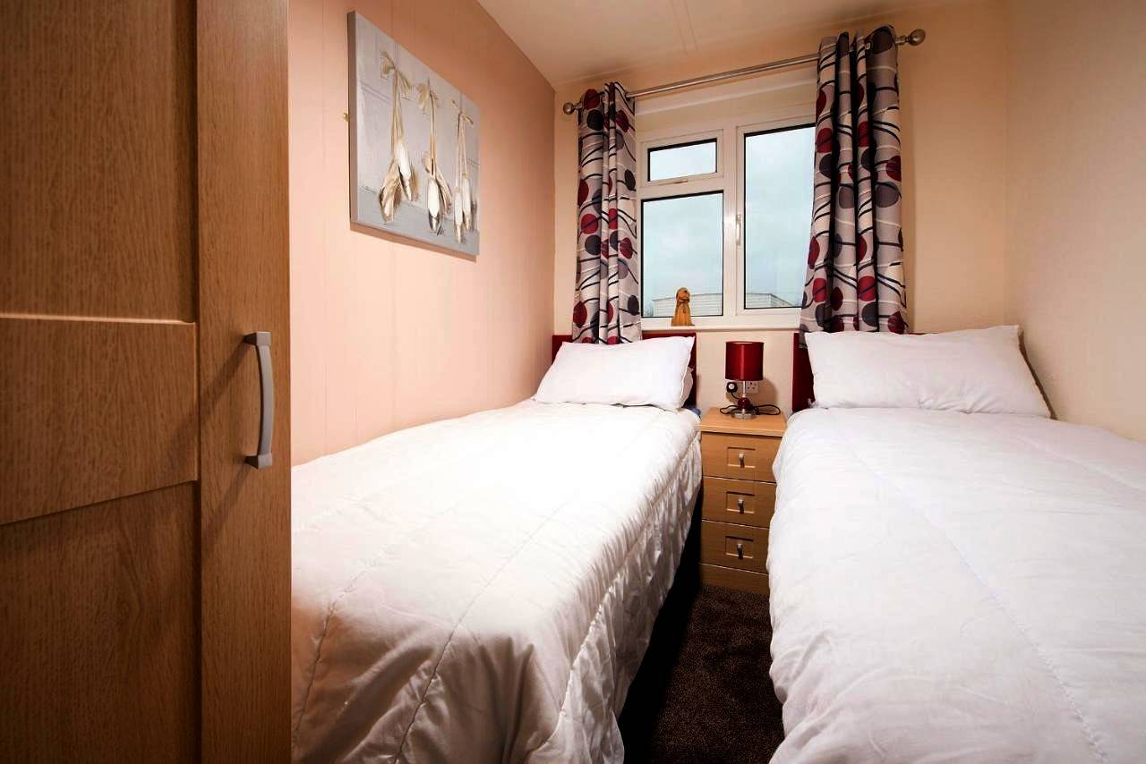 2 Bedroom Bronze Chalet in Berrow (Somerset), Somerset