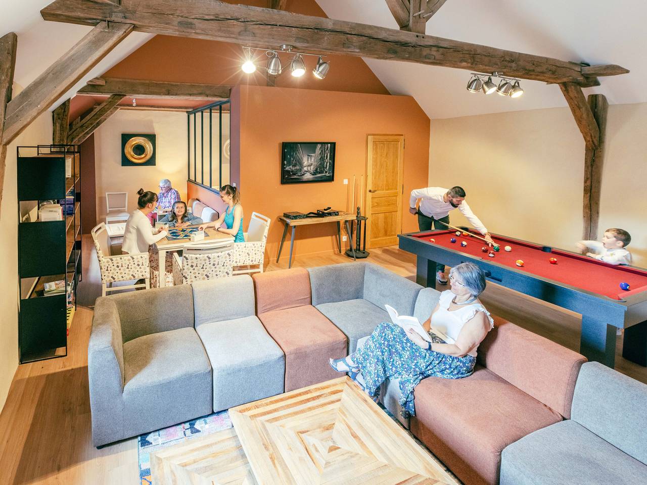 Château historique avec jardin, jacuzzi et équipements de détente - 10 personnes in La Rabatelière, La Roche-sur-Yon region