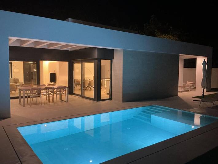 Chalet para 8 personas, con piscina además de jardín y terraza - 1