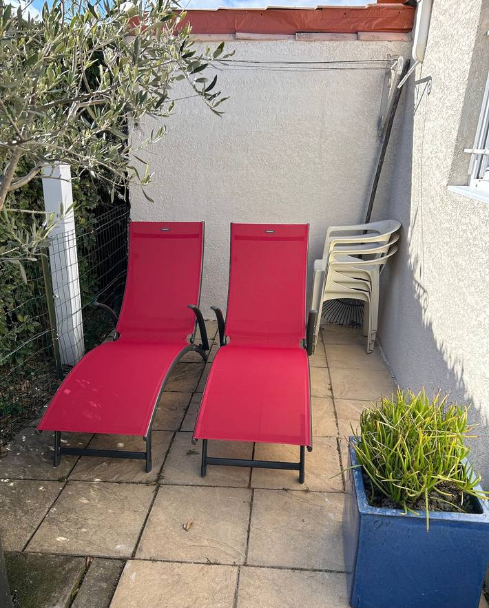 Between Sea and Vineyards: Cozy 3-Bedroom House, Direct Access to Thau Lagoon & Bike Paths in Marseillan, Mediterranean Coast (France)