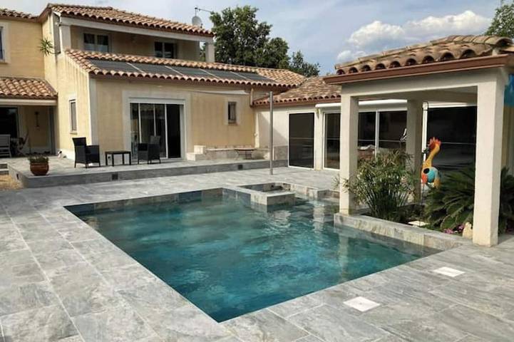 Location de vacances pour 12 personnes, avec Balcon ainsi que Jacuzzi et Jardin à MUS