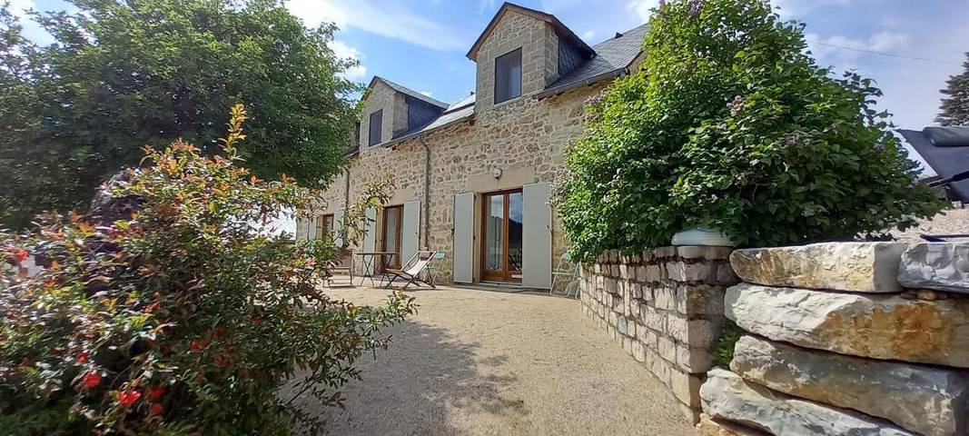 Lodge pour 2 personnes, avec jardin et jacuzzi ainsi que terrasse et sauna