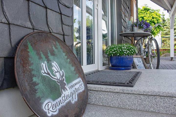 Ferienhaus für 4 Personen, mit Terrasse und Garten sowie Sauna und Ausblick in Lauscha