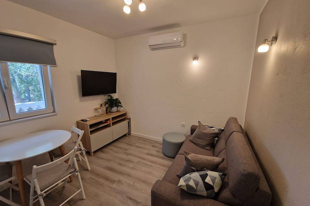 Entire apartment, New Holliday Apartment A2+2, Family house, garden pool, terase, wi-fi in Šibenik-Knin