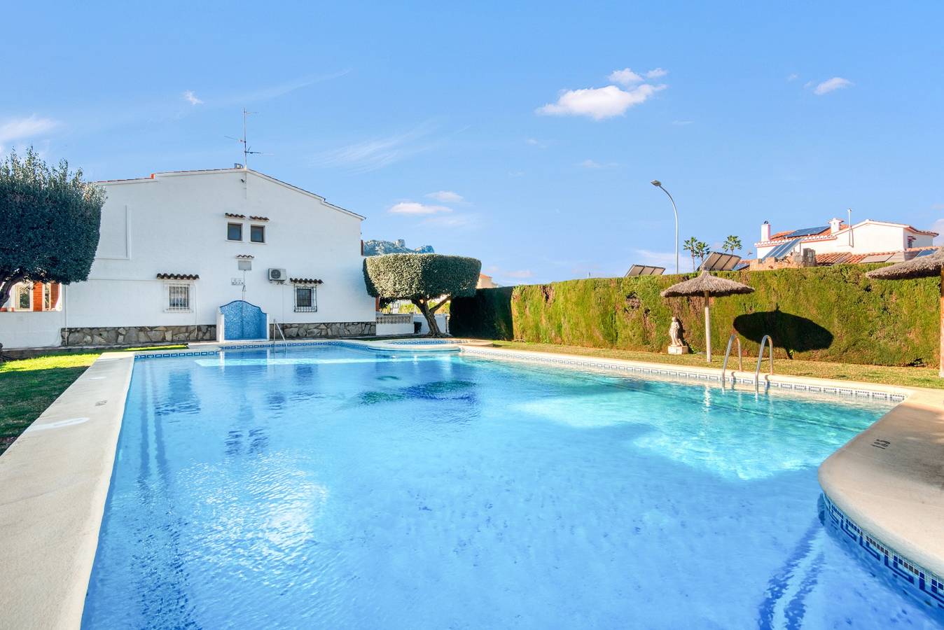 Ferienhaus 'Casa Claudia' mit Gemeinschaftspool, Wi-Fi und Klimaanlage in Almadrava, Costa Blanca