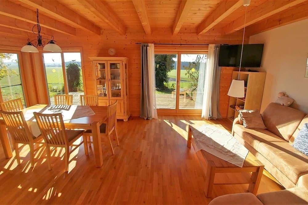 Ganze Wohnung, Haus Efeu 90m², bis 6 Personen, 3 separate Schlafzimmer in Traunreut, Landkreis Traunstein