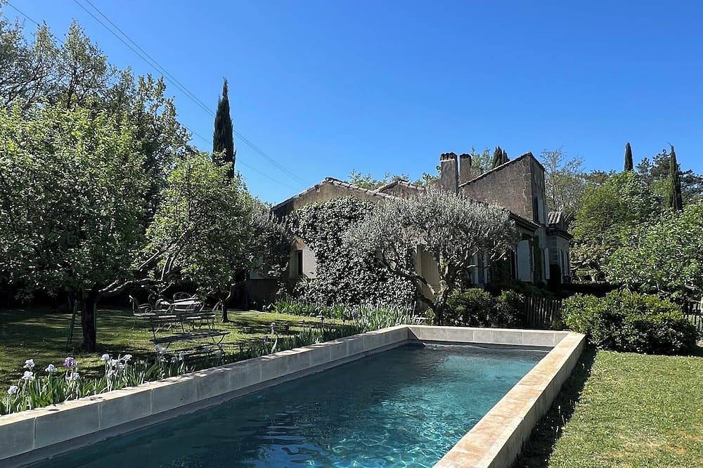 Holiday Home in Lourmarin – Stunning View of the Château in Lourmarin, Parque natural regional del Luberon