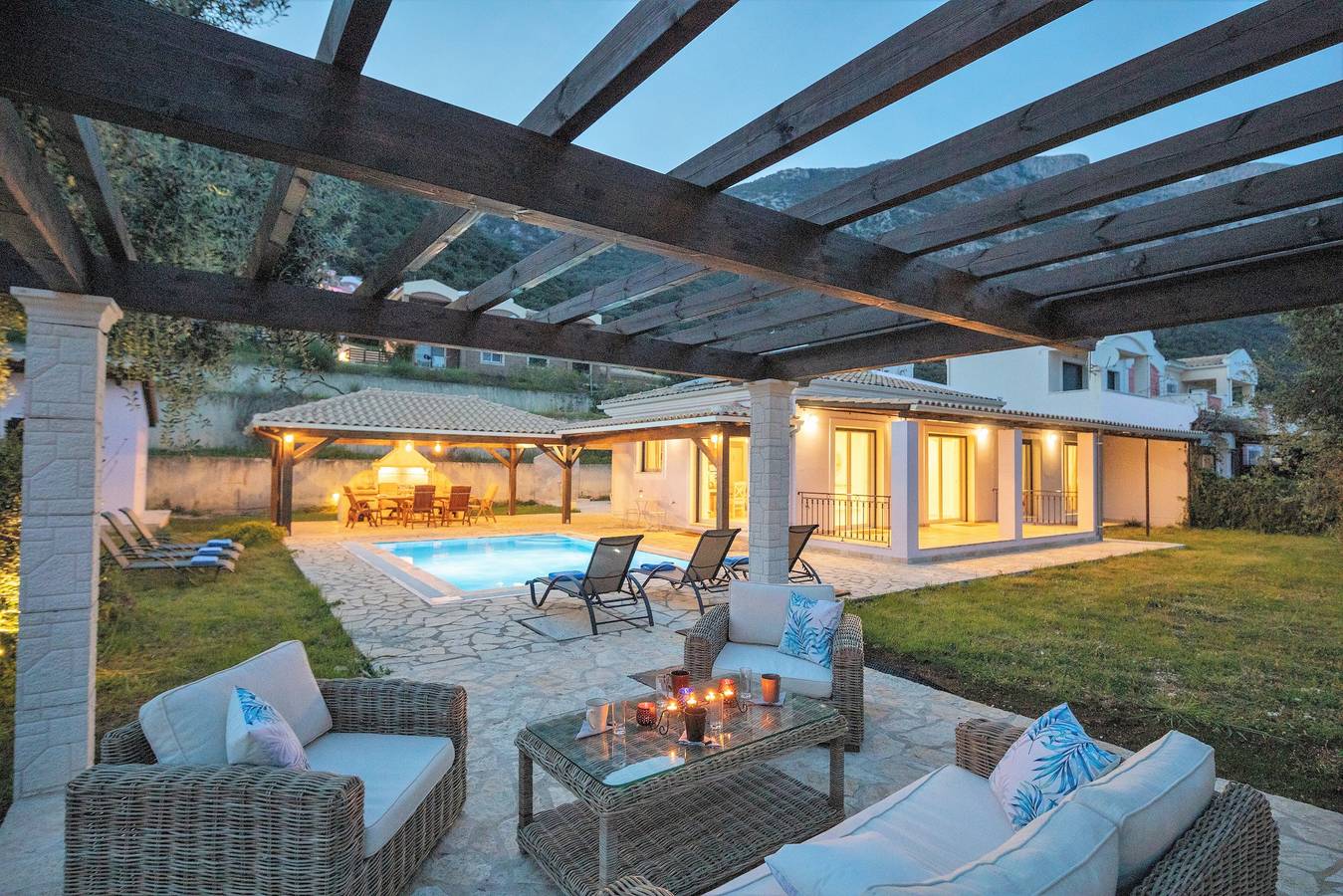 Holiday Home 'Modern Single-story Villa' with Wi-Fi in Μπαρμπάτι, Κέρκυρα