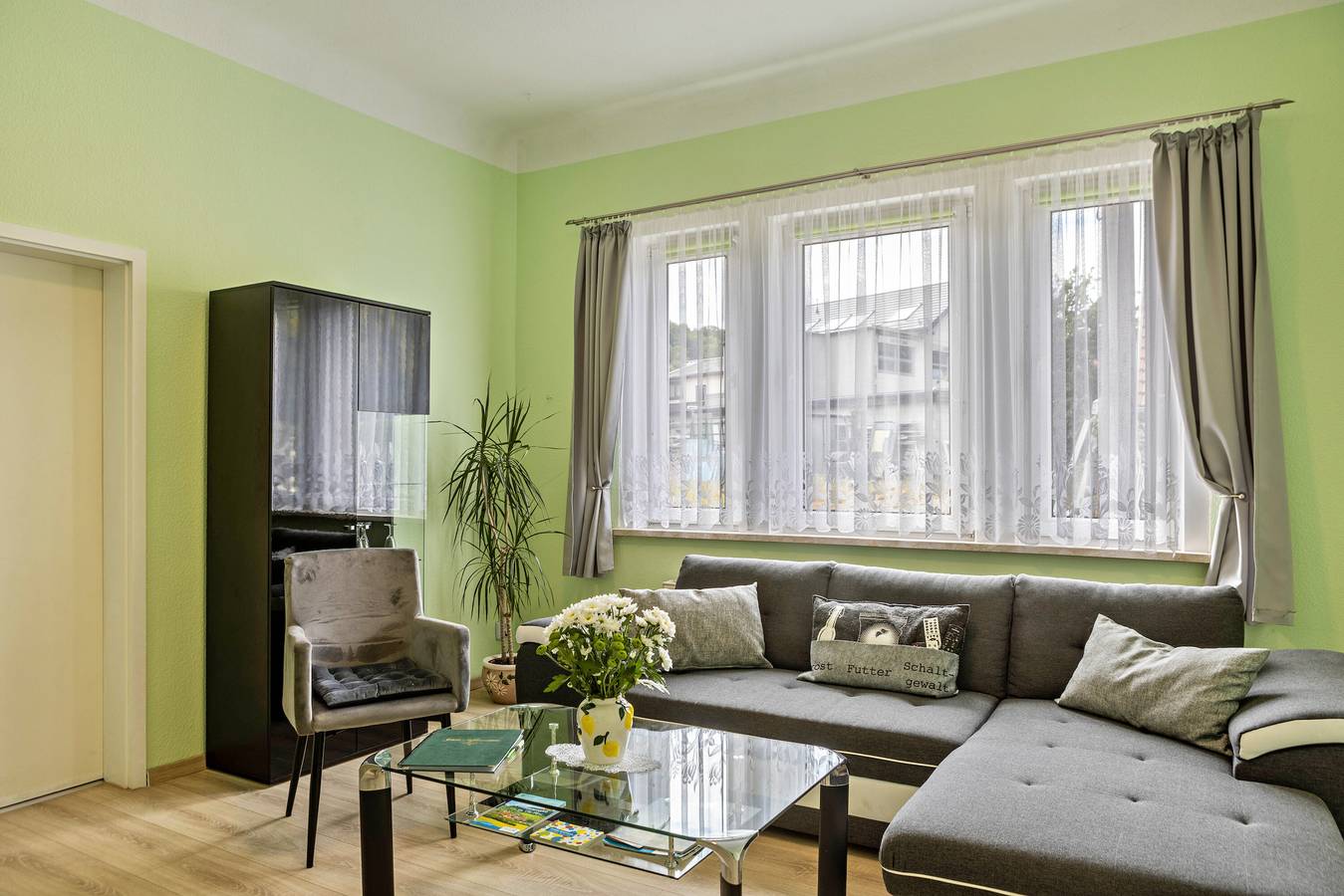 Entire apartment, Apartment "Burgblick" with Mountain View, Shared Terrace & Wi-Fi in Plaue, Thüringer Kernland