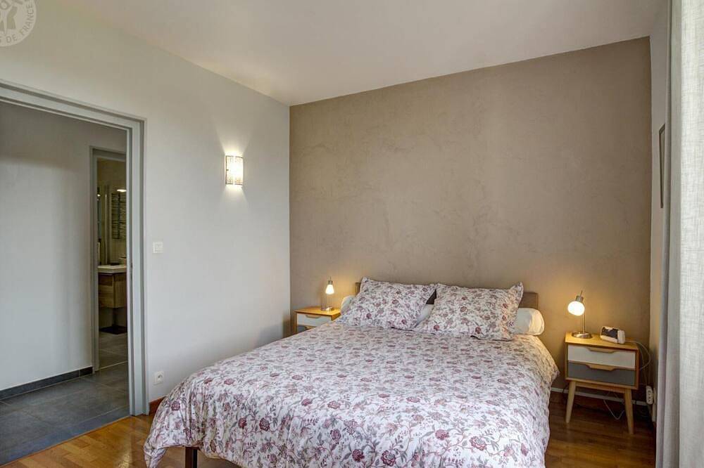 Gîte spacieux moderne avec wifi et terrasse in Saint-Paul-en-Jarez, Parc Naturel Régional du Pilat