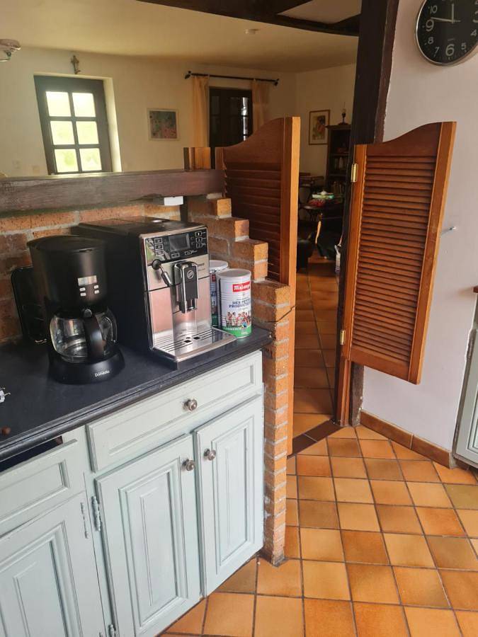 Belle maison en pierre, grand jardin au calme in Rocquemont, Oise