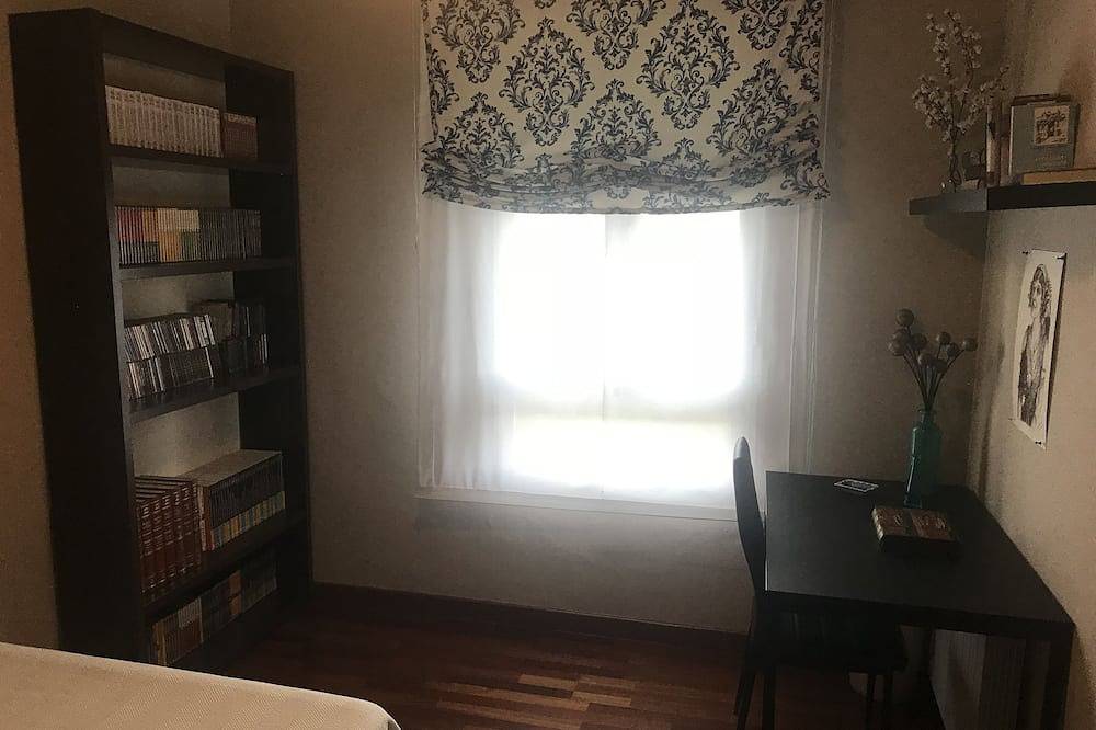 Entire apartment, Independent double room with bathroom in Chana (Granada), Granada