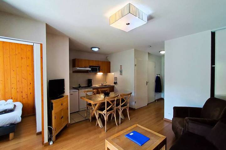 Ferienwohnung für 5 Personen, mit Balkon/Terrasse und Terrasse sowie Pool und Sauna in Luz-Saint-Sauveur