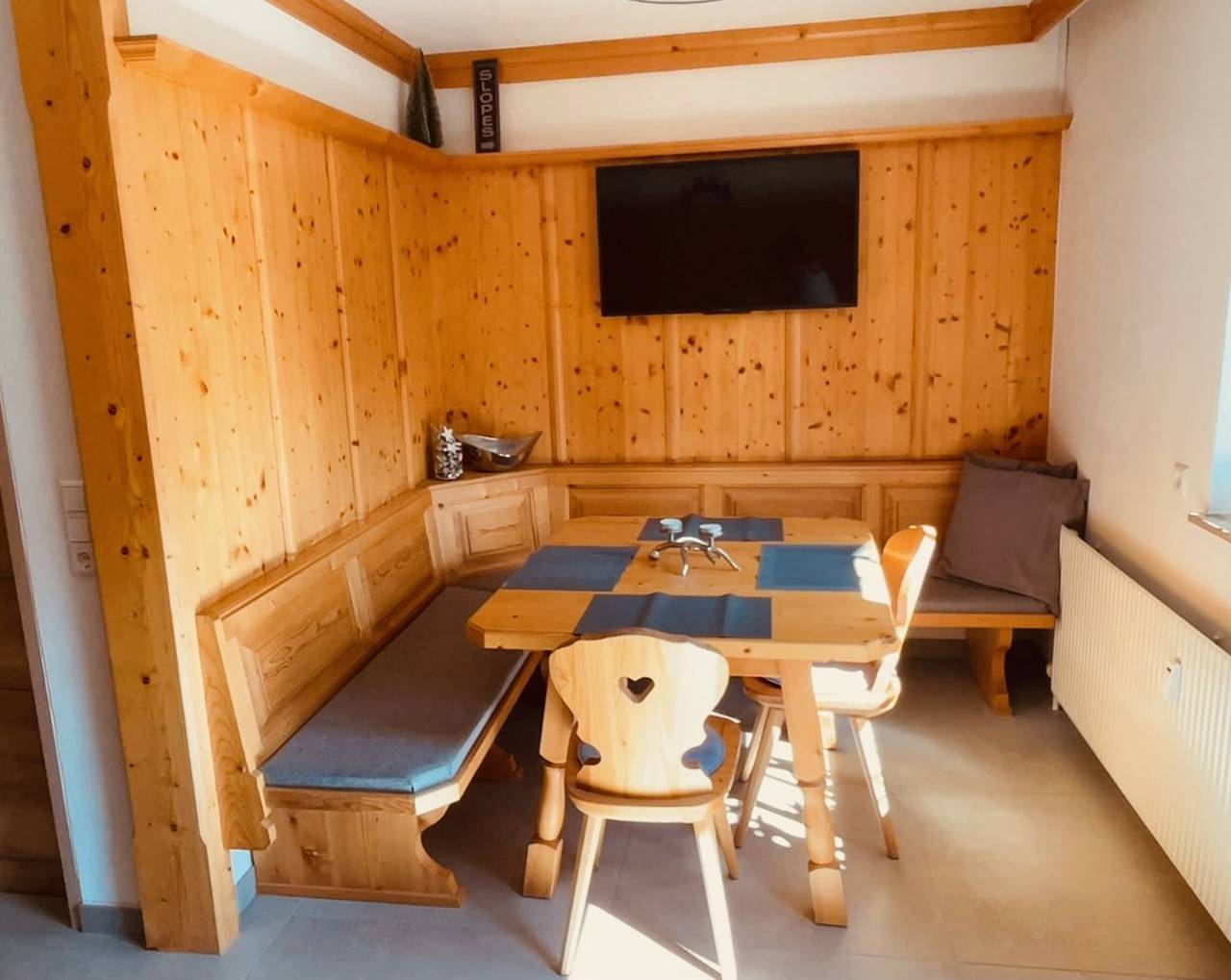 Ganze Wohnung, Gemütliches Apartment mit Bergblick, Sauna und Pistennähe in der Zillertal Arena in Hochkrimml, Krimml