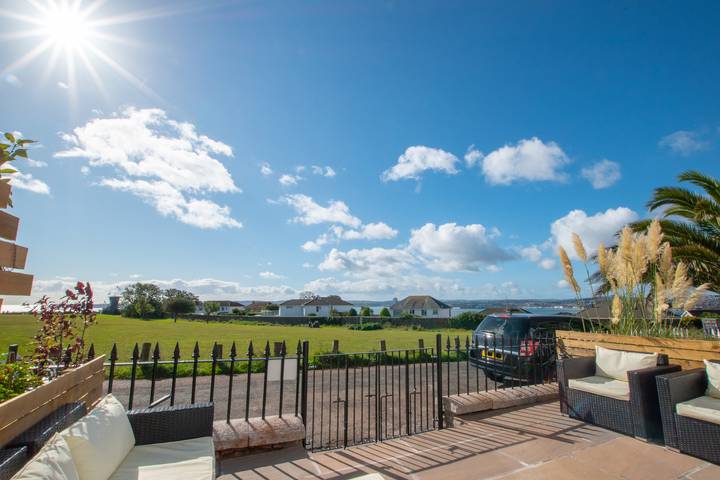 Glamping for 5 people, with garden and terrace in Torquay