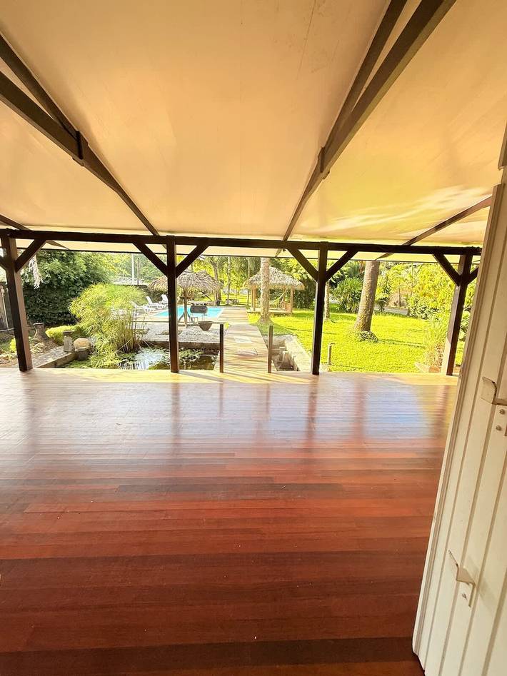 La Villa des Palmiers Bleus - Piscine & Jardin in Matoury, Französisch-Guayana
