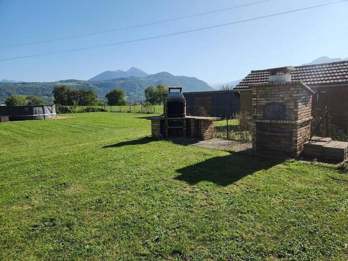 Location de vacances pour 10 personnes, avec piscine ainsi que terrasse et jardin, animaux acceptés à Arenthon - 2