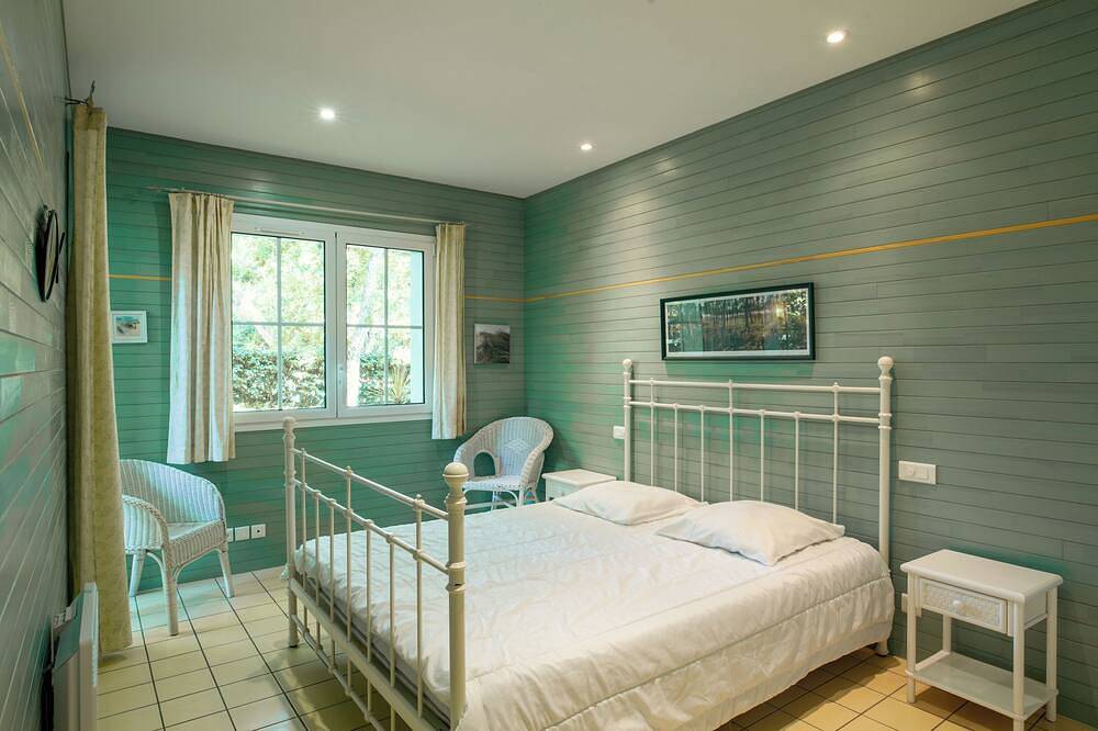 *Villa Pinsolle* 12 persons, overlooking the Golf, near the Ocean in Soustons, Côte d’Argent