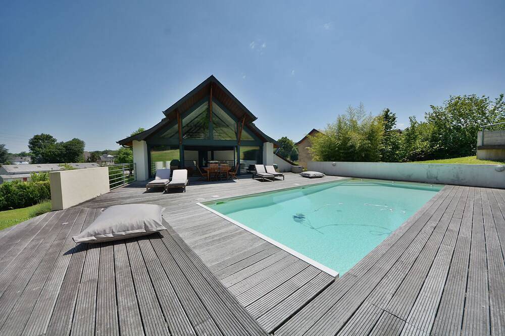 Maison de maître avec piscine - 19 voyageurs - Vallée d'Ossau - Pyrénées in Buzy, Béarn