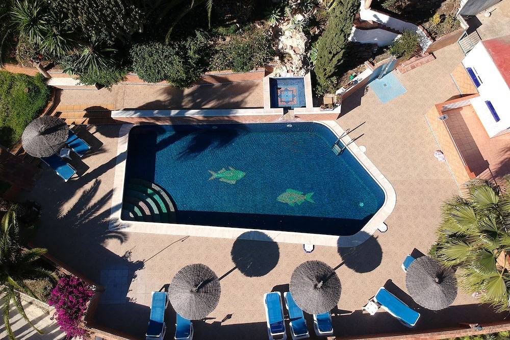 Bungalow  2-4 persons, pool, Ac,  Wifi, sea view, sand beaches in Torre del Mar in Arenas, Costa del Sol