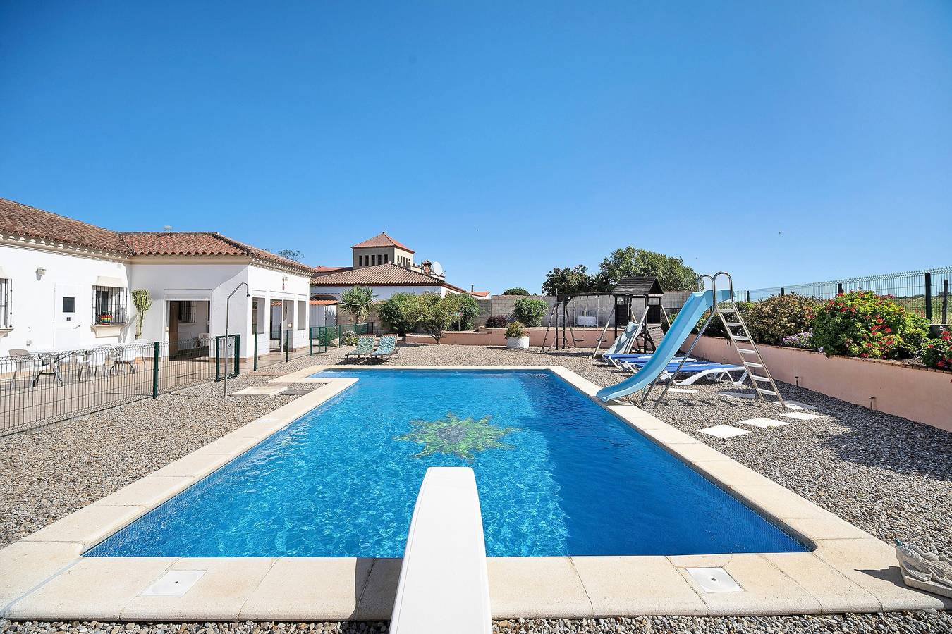 Country House 'Sol' with Mountain Views, Wi-Fi and Air Conditioning in Los Franceses-La Vega, Chiclana de la Frontera