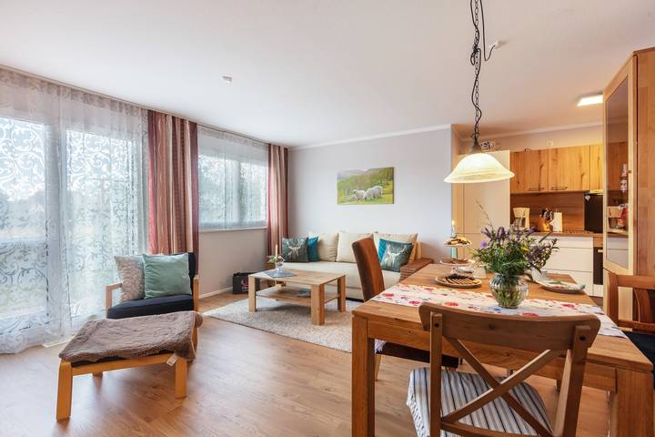 Ganze Wohnung, Ferienwohnung 'Wolke 7' mit Bergblick, privater Terrasse und Wlan in Görwihl, Südschwarzwald