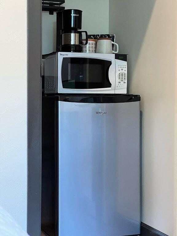 Jungle view bedroom with private entrance,outdoor private Bali style bathroom in Hilo, North Hilo