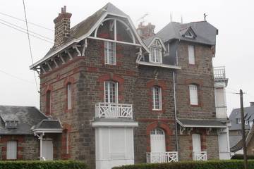 Gîte pour 4 personnes, avec balcon et jardin dans Saint-Énogat
