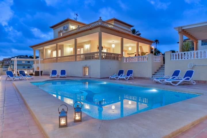 Ferienhaus für 14 Personen, mit Terrasse und Garten