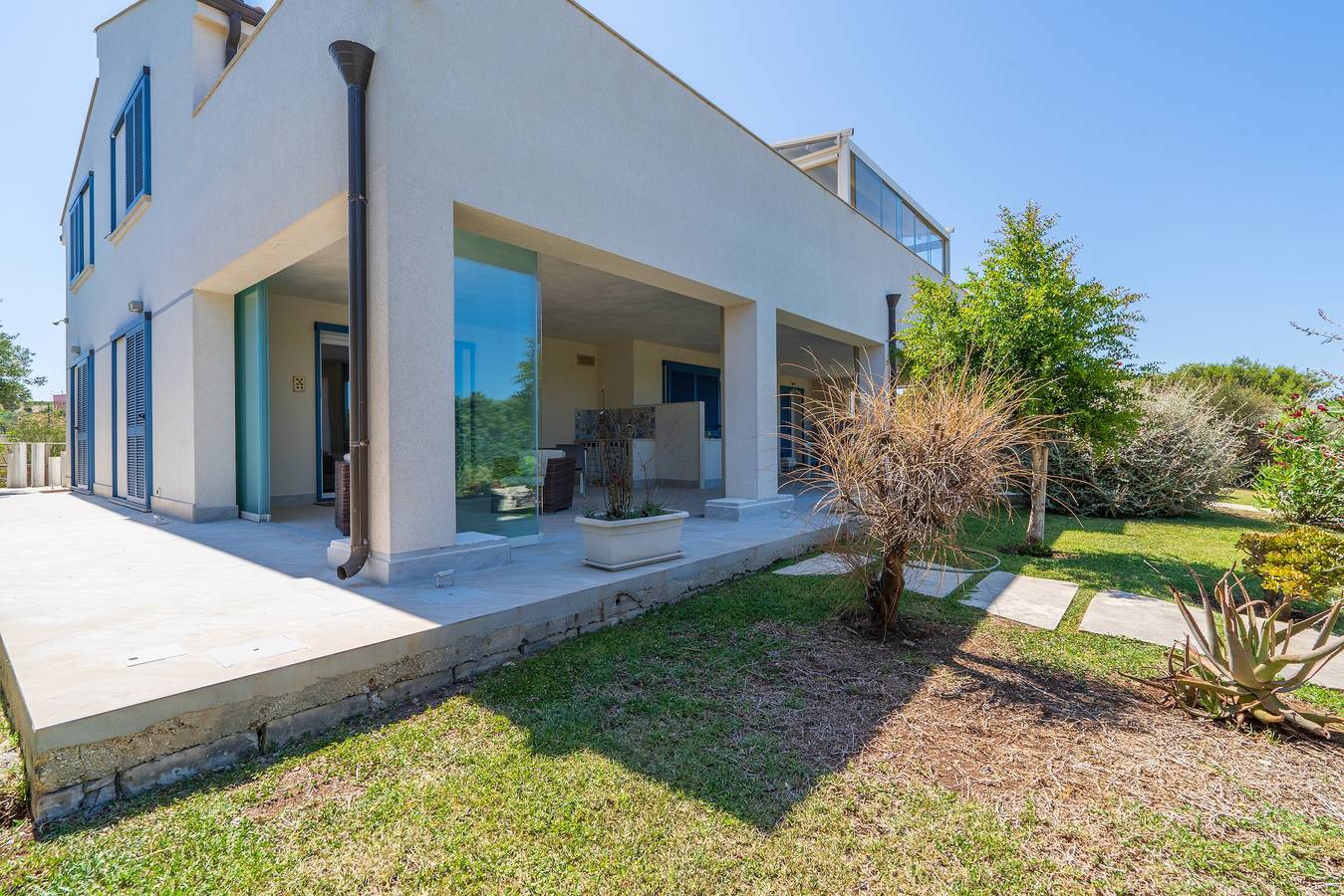 Villa 'Melus Maris' avec vue sur la mer, piscine, jardin, terrasse et Wi-Fi. in Syracuse, Province de Syracuse