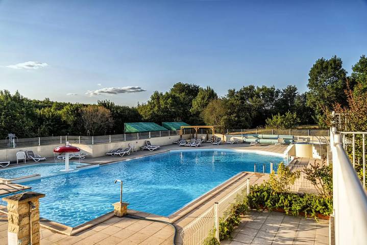 Camping pour 4 personnes, avec terrasse ainsi que sauna et piscine, animaux acceptés dans Fontenay-le-Comte - 3