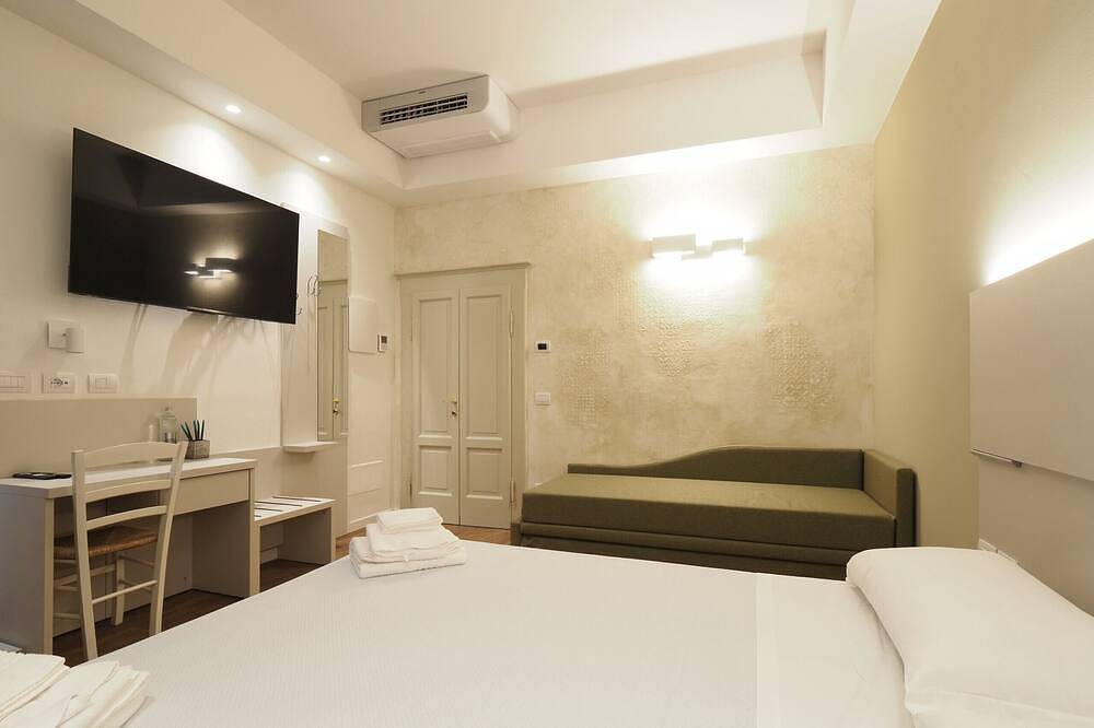 Relais Dogana - Room 3 in Moniga del Garda, Gardasee-Berge