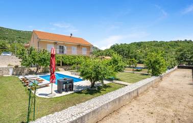 Ferienhaus für 8 Personen, mit Terrasse in Grad Šibenik