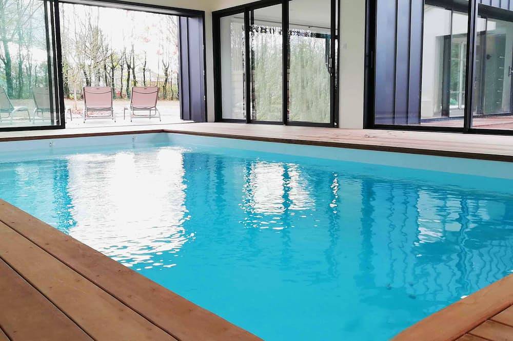Gite 300m² 15 personnes avec spa, piscine intérieure et sauna proche puy du fou in Les Herbiers, Vallée de la Loire