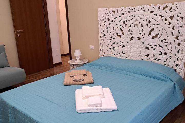 Appartamento per 7 persone, con balcone in Novara (Italia)