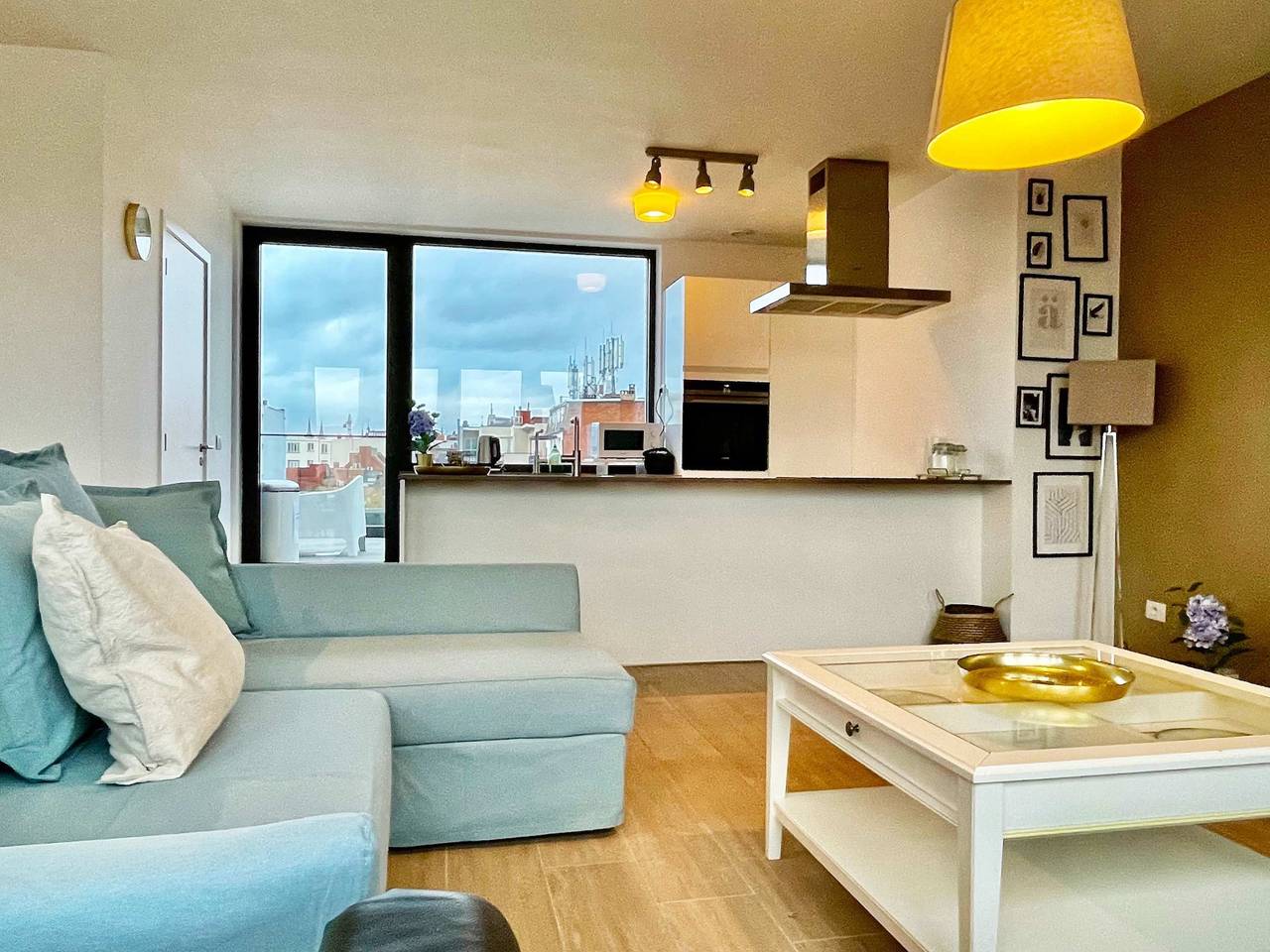 Apartamento entero, Modern 2Br Penthouse Near Diamond District by Oneluxstay in Amberes, Región de Amberes