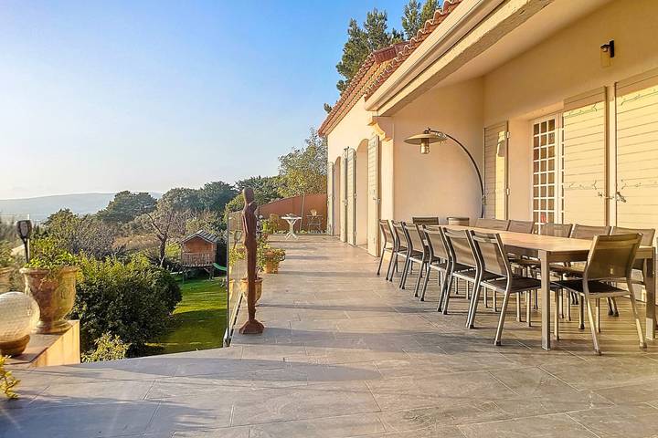 Spacious villa with pool and bay views in Le Castellet, Mittelmeerküste (Frankreich)