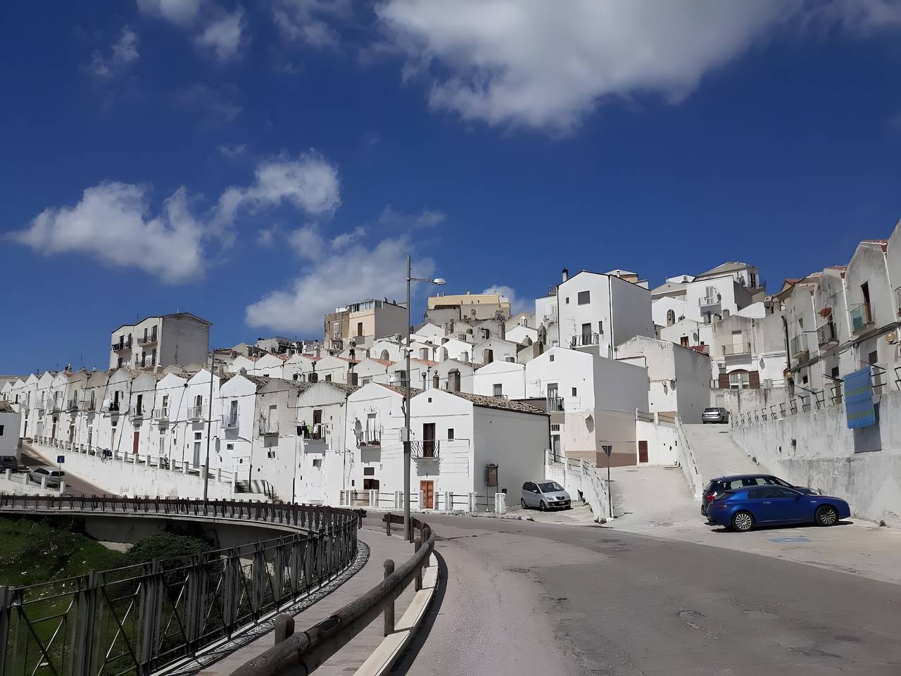 Apartamento inteiro, Apartamento 'Casa Veroncelli' com Vista Mar, Varanda e Wi-Fi in Monte Sant'Angelo, Gargano