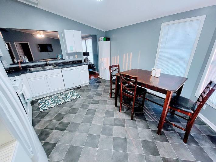 Vacation rental for 9 people, with balcony and pool in Garden City (SC)