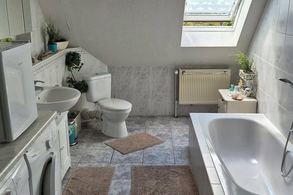 Ganze Wohnung, Ferienwohnung in der Nähe vom Marktplatz, Bahnhof und Hafen. in Glückstadt, Kreis Steinburg