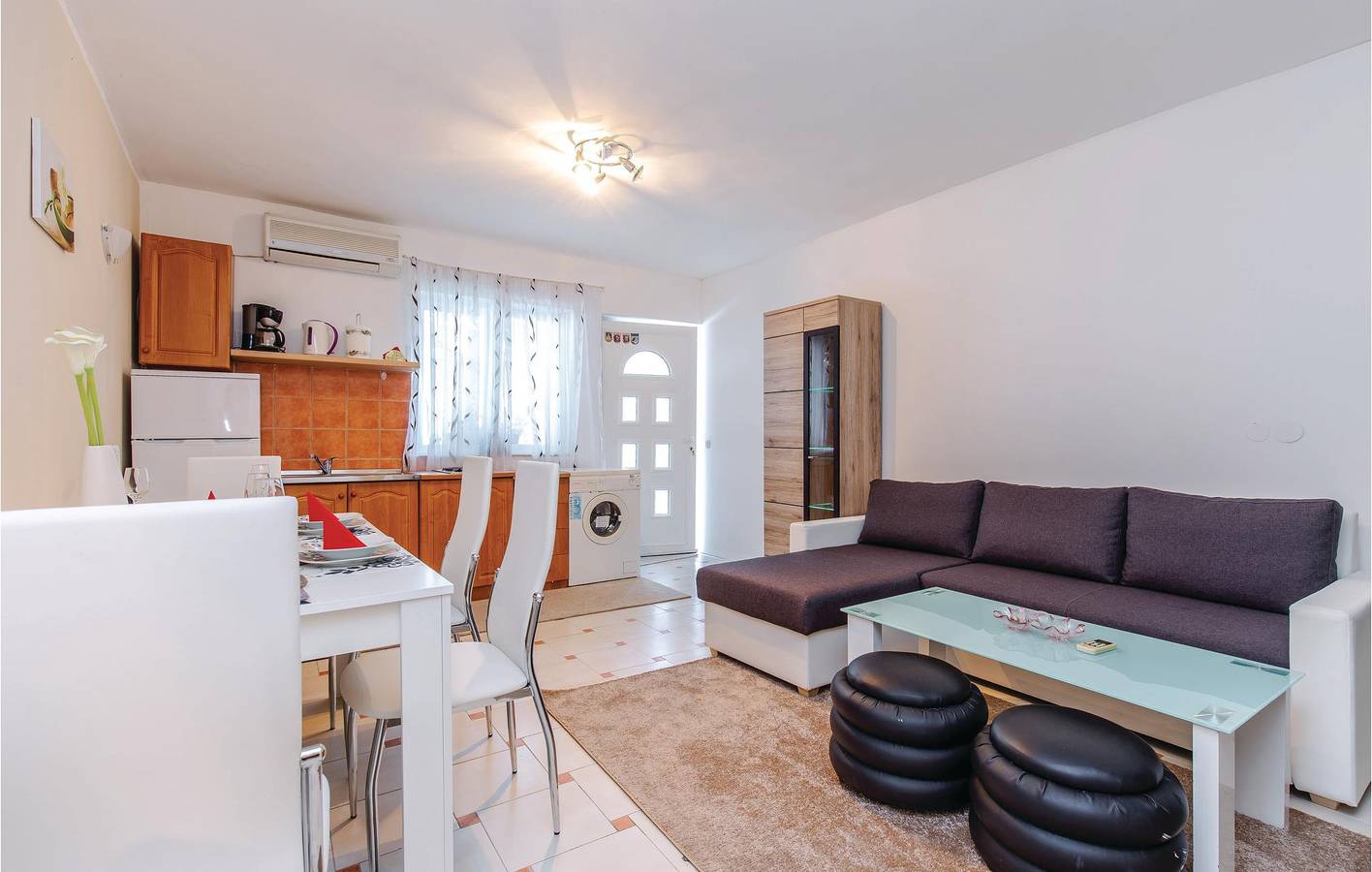 Ganze Ferienwohnung, Charmante Ferienwohnung mit Terrasse, WLAN und 2,5 km Entfernung zum Strand in Vrh Martinscice, Primorje-Gorski Kotar