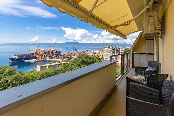 Ferienwohnung für 4 Personen, mit Balkon und Meerblick in Rijeka