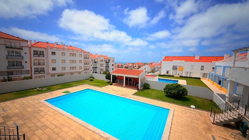 Apartamento de férias para 7 pessoas, com jardim e piscina em Lourinhã