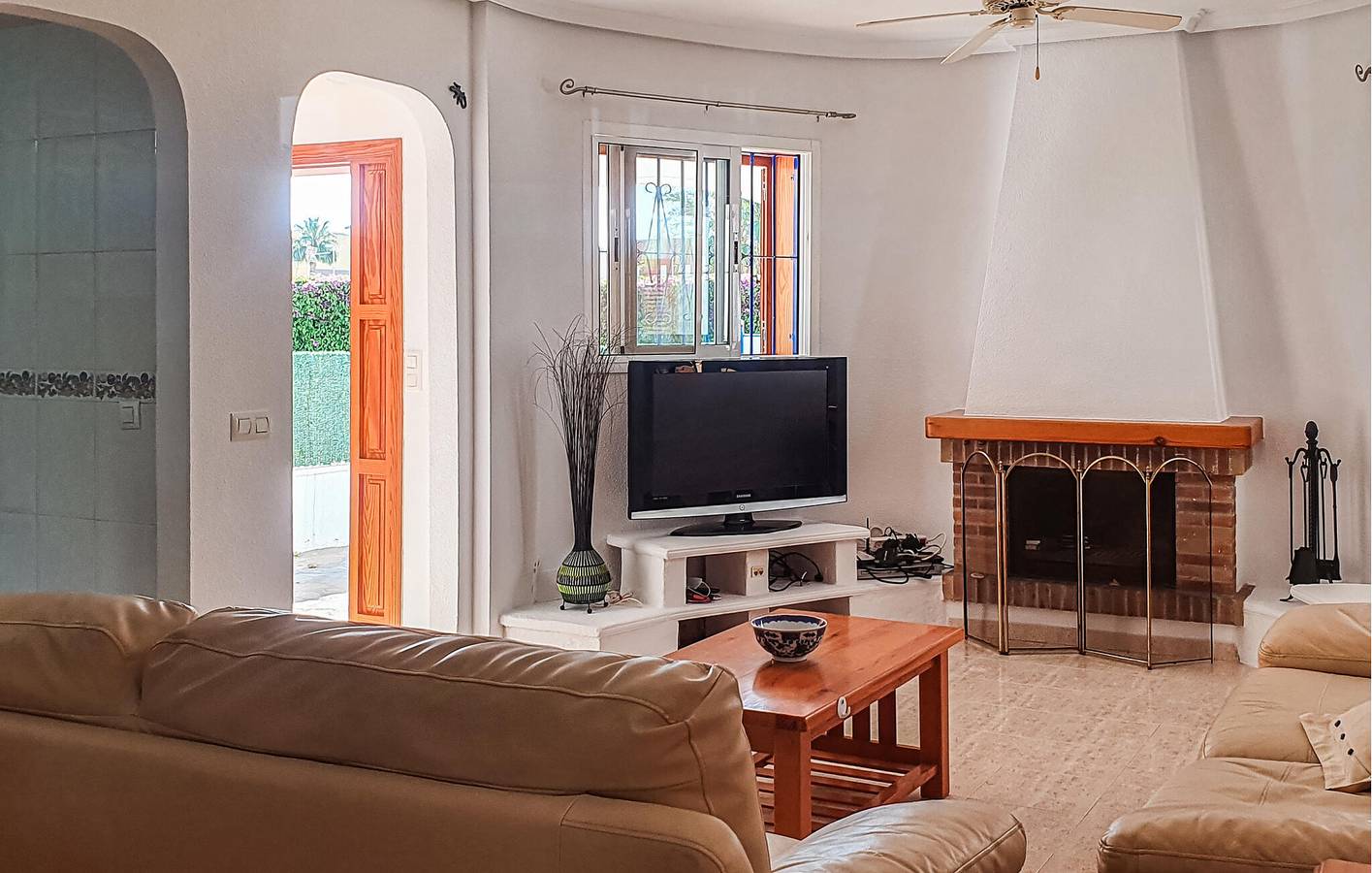 Vera Playa Apartment with Pool, Wifi & Grill - 600m to Beach in Playas de Vera, Vera